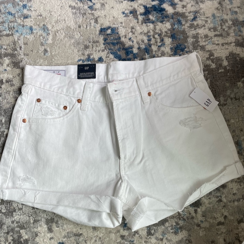GAP - 4 inch High Rise Stride Shorts with Washwell